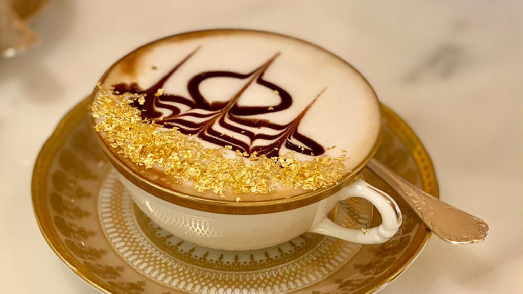 Private Stadtrundfahrt Abu Dhabi bei Nacht mit Gold Cappuccino im Emirates Palace